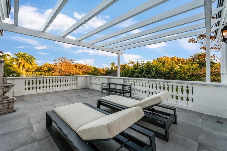 Exterior details and patio area of a home in , Pinecrest (Image 22).