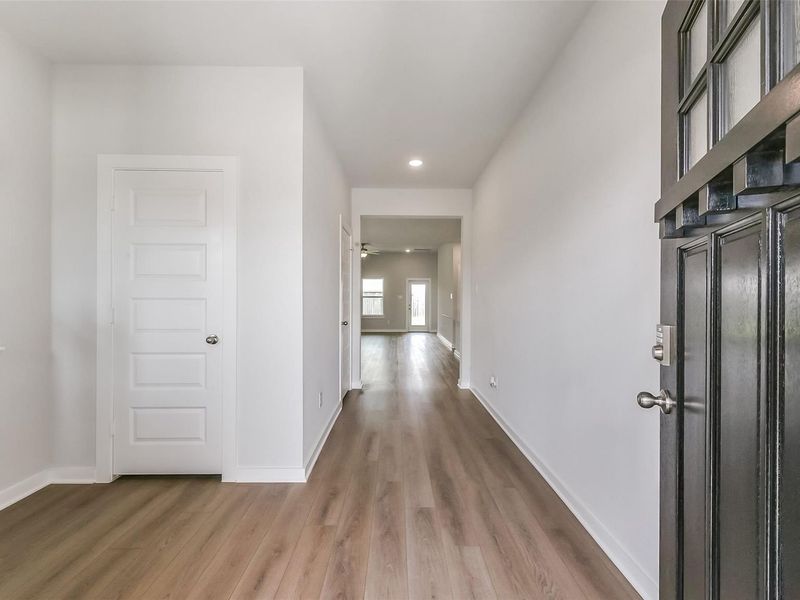 Spacious, unfurnished interior of a new home in River Ranch Meadows, Dayton (Image 16).