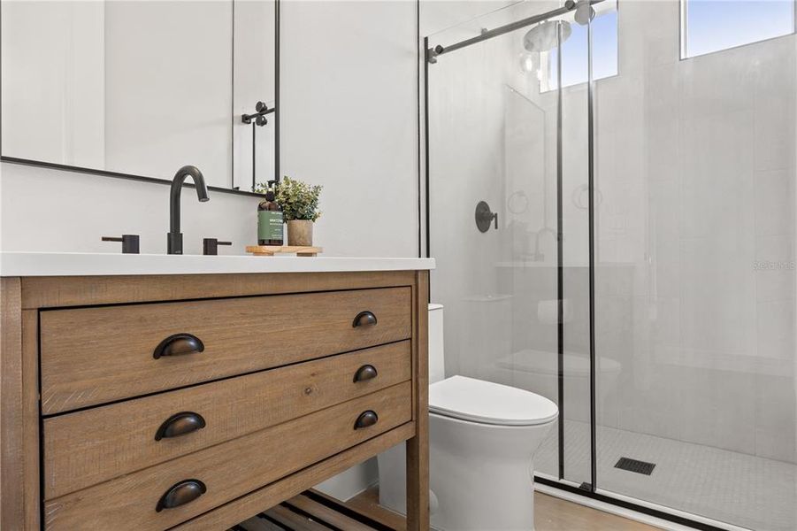 Guest Bath shared between 2 bedrooms Guest Bath shared between 2 bedrooms