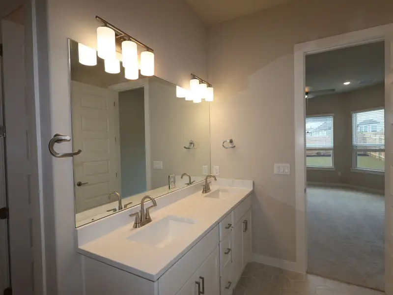 Owner's Bathroom Owner's Bathroom