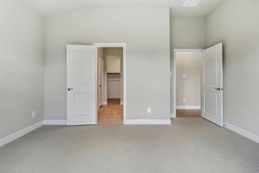 Spacious, unfurnished interior of a new home in Westmoor, Sherman (Image 18).