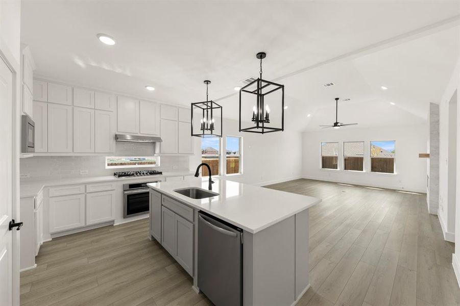 08. 2503 Rolling - Kitchen (3) 08. 2503 Rolling - Kitchen (3)