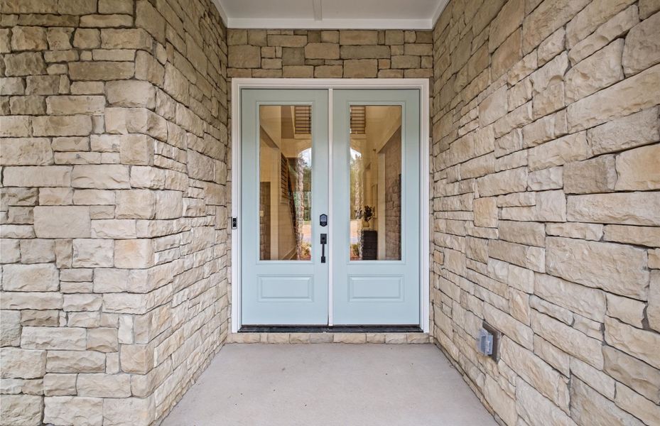 Representative exterior details of a home built from the Stonegate by Pulte Homes in The Retreat at Carolina Ridge, Harrisburg (Image 33).