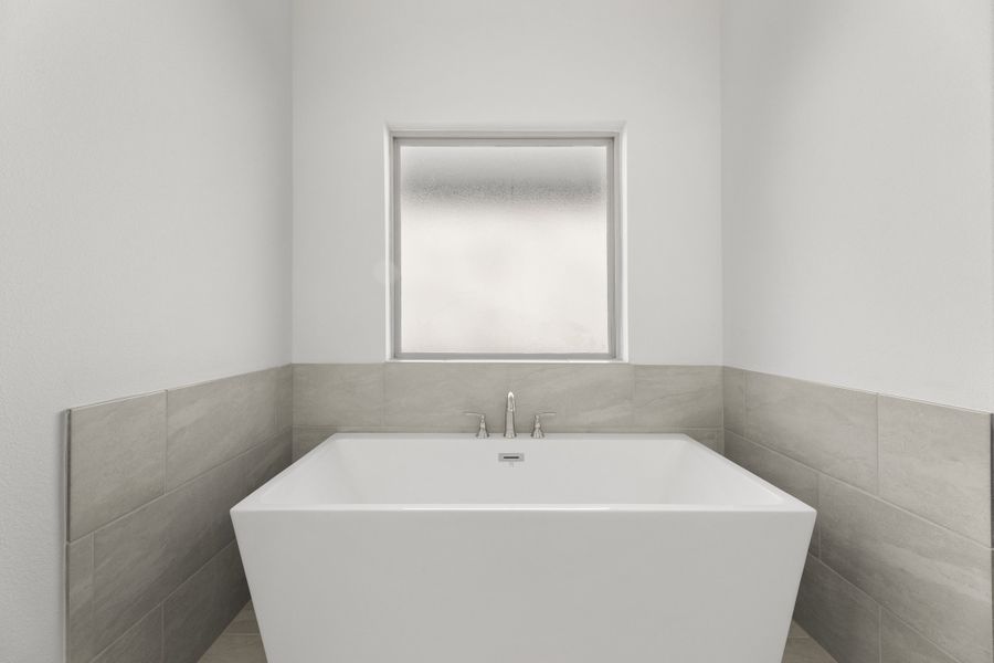 Representative interior finishes for a home built from the Westwood by Sandlin Homes in Lakesong, Midlothian (Image 14).
