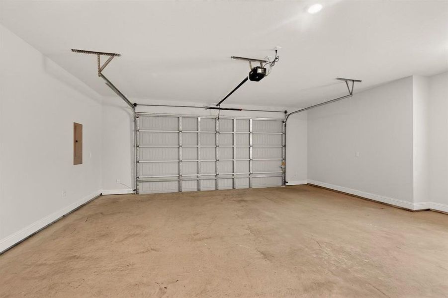 Spacious, unfurnished interior of a new home in , Sulphur Springs (Image 36).