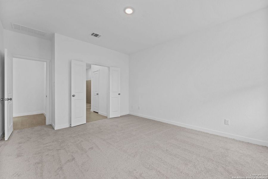 Spacious, unfurnished interior of a new home in , New Braunfels (Image 10).