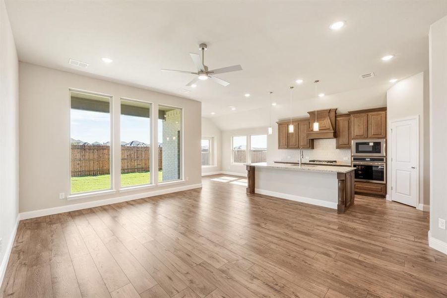 Spacious, unfurnished interior of a new home in Sunset Ridge, Alvarado (Image 31).