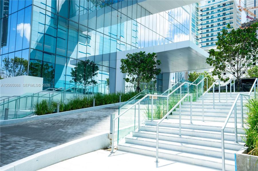 Condo located in Miami, FL showcasing its design and architecture (Image 23).