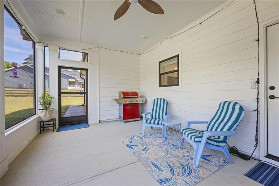 Exterior details and patio area of a home in , Dallas (Image 4).