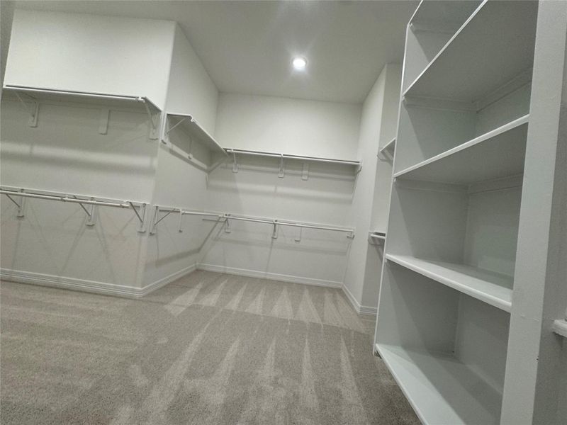 Spacious, unfurnished interior of a new home in Katy Lakes, Katy (Image 12).