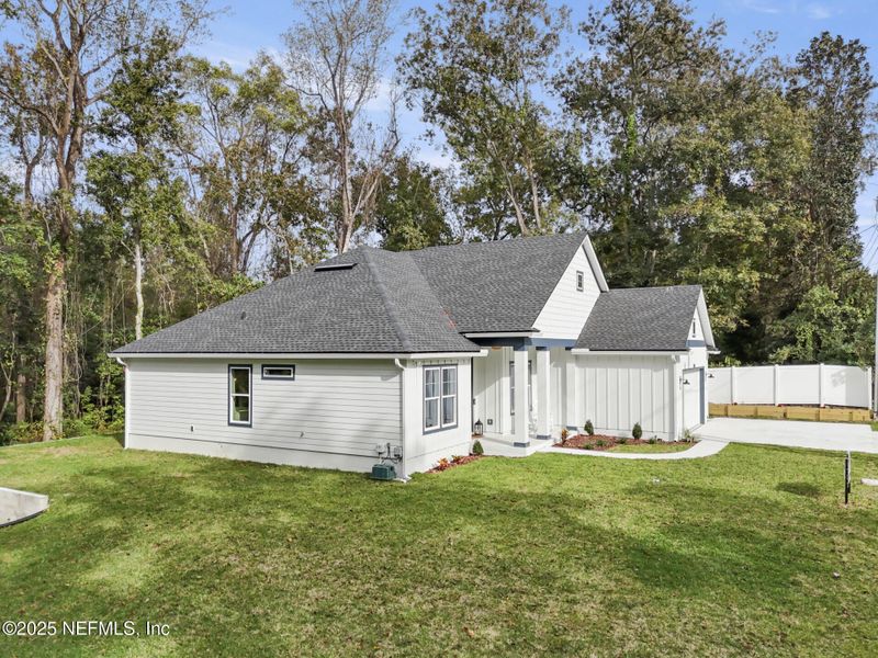 Exterior details and patio area of a home in , Jacksonville (Image 38).