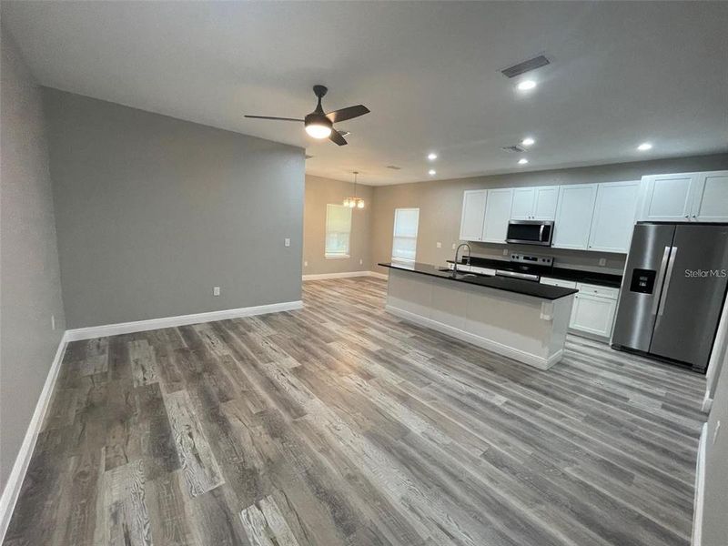 Spacious, unfurnished interior of a new home in , Gainesville (Image 18).