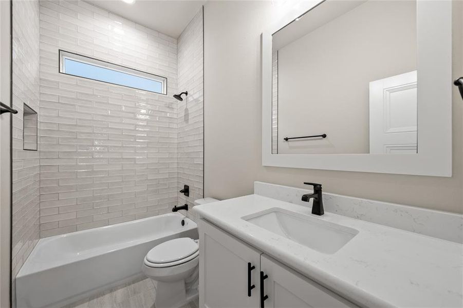 Full bath with vanity and shower / washtub combination