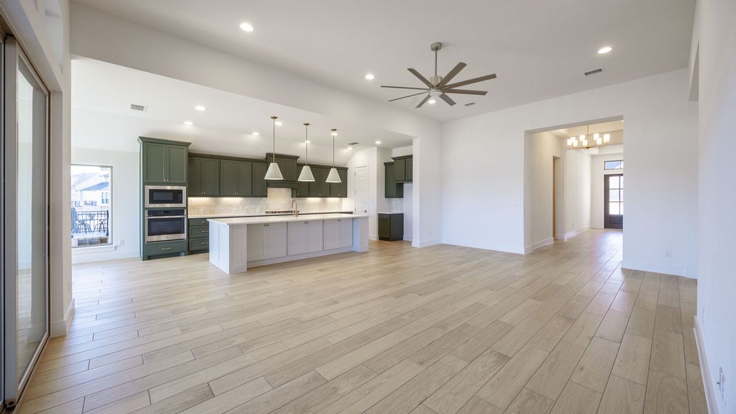 Spacious, unfurnished interior of a new home in Nolina, Georgetown (Image 18).