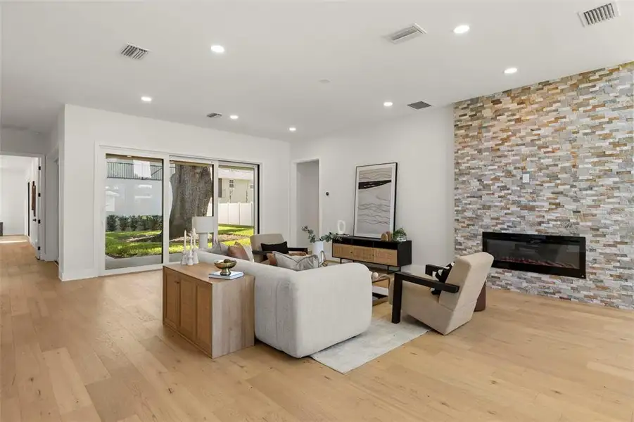 Furnished interior view inside a new home in , Orlando (Image 6).