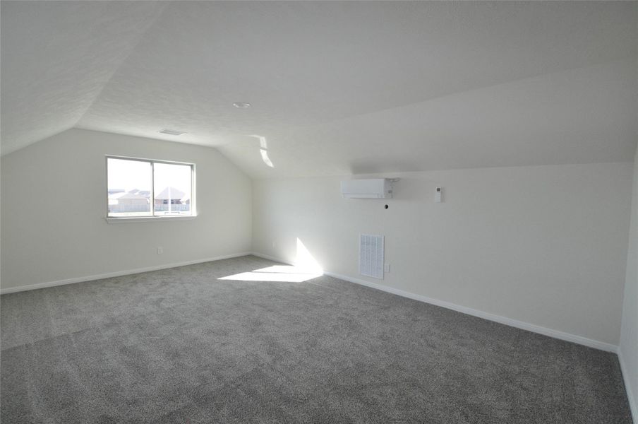 Spacious, unfurnished interior of a new home in Pedregal, League City (Image 36).