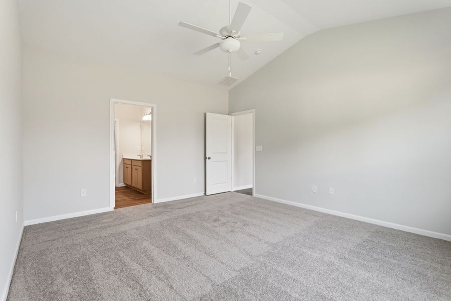 Spacious, unfurnished interior of a new home in Willowbrook, Shelby (Image 12).