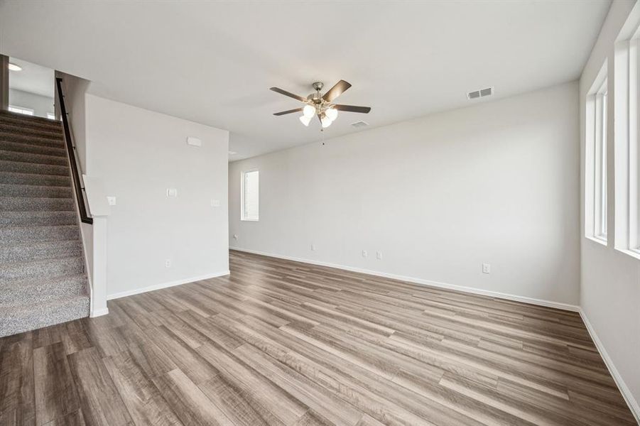 Spacious, unfurnished interior of a new home in AnaCapri, Anna (Image 8).