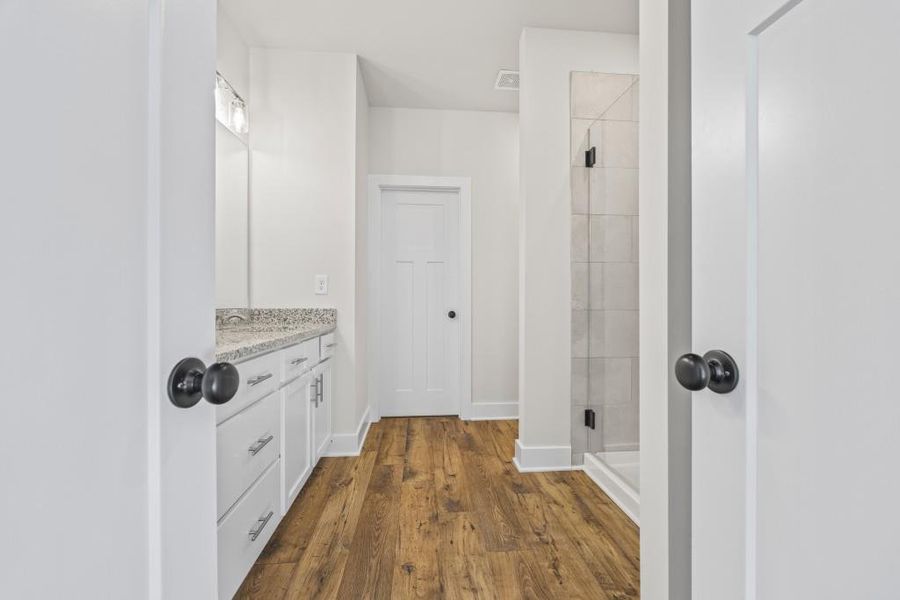 Furnished interior view inside a new home in , Hartwell (Image 31).