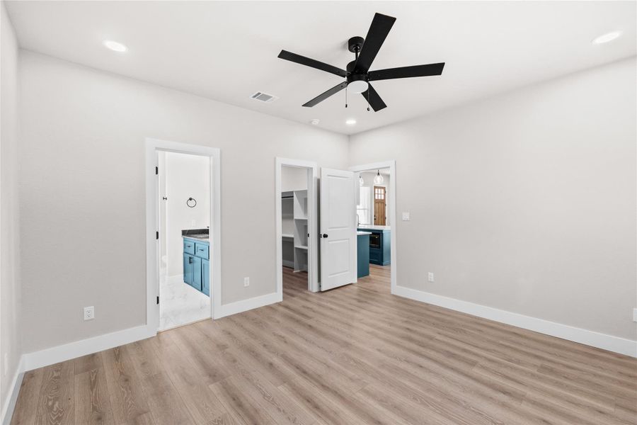 Spacious, unfurnished interior of a new home in , Brenham (Image 21).