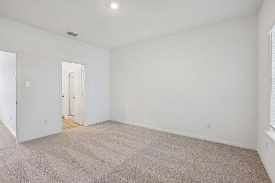 Spacious, unfurnished interior of a new home in , Elgin (Image 12).