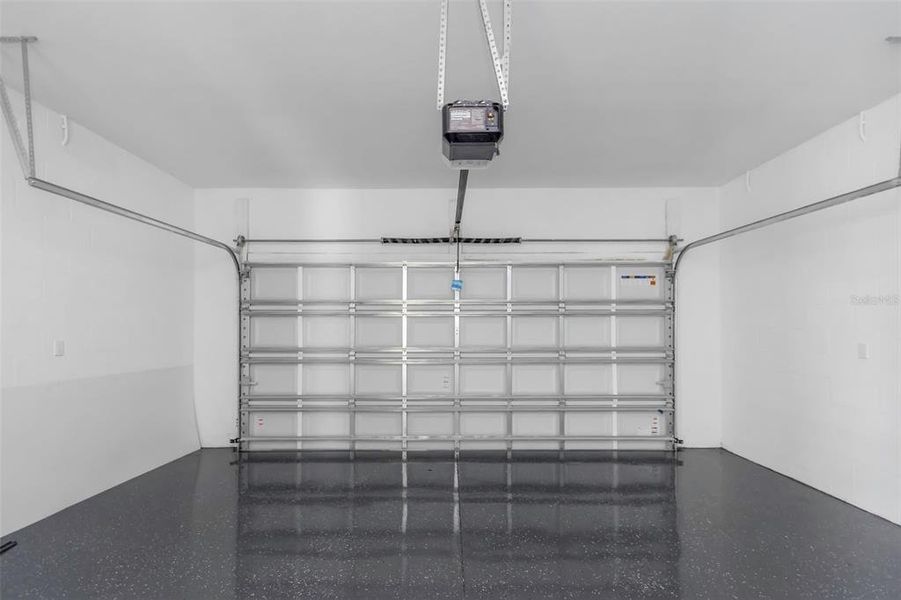 Spacious, unfurnished interior of a new home in , Tampa (Image 40).