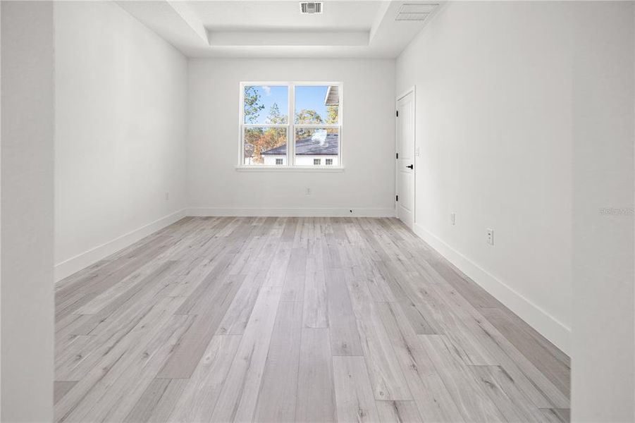 Spacious, unfurnished interior of a new home in , Ocala (Image 20).