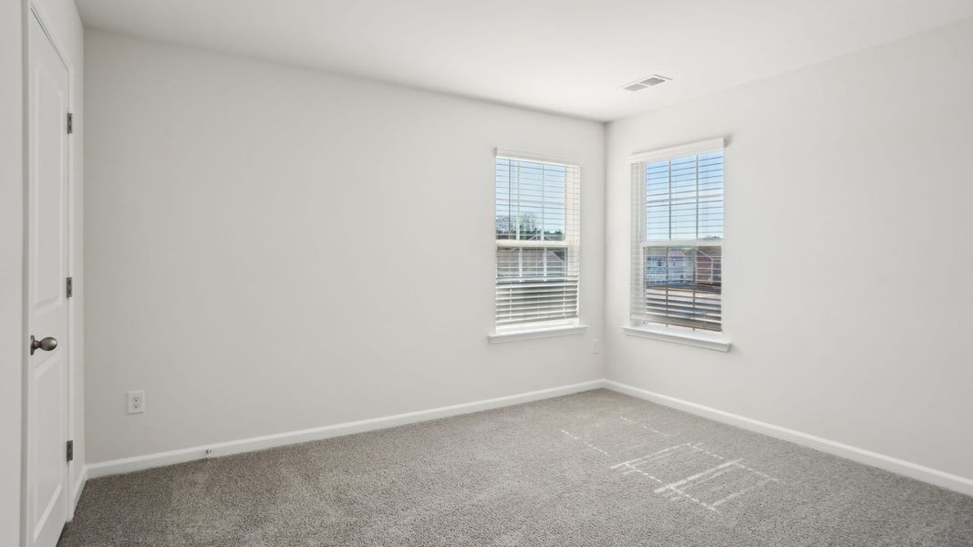 Spacious, unfurnished interior of a new home in Granite Falls, Lancaster (Image 21).