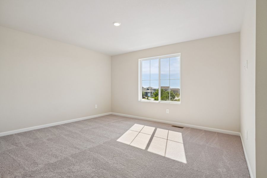Spacious, unfurnished interior of a new home in Pintail Commons at Johnstown Village, Johnstown (Image 9).