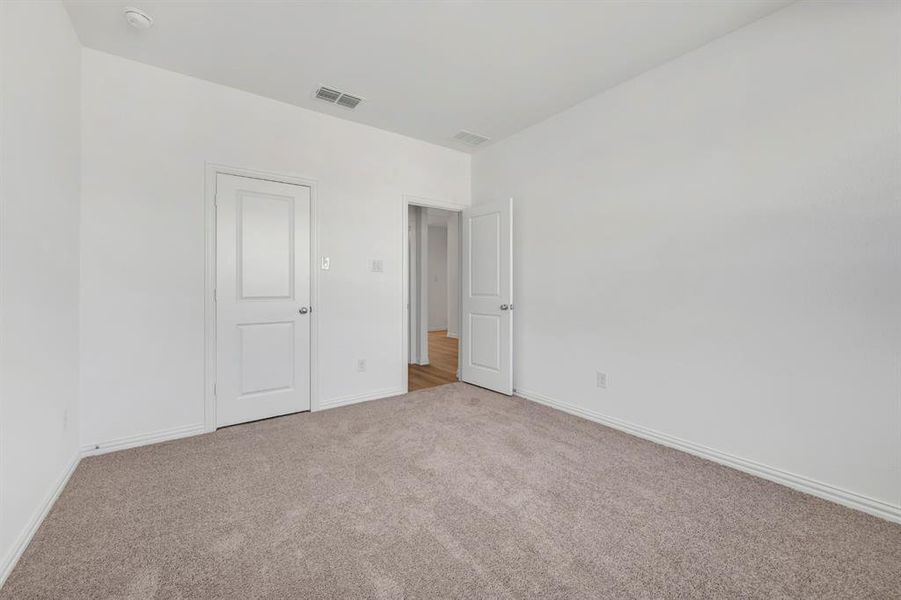 Spacious, unfurnished interior of a new home in Lily Creek at Sutton Fields, Aubrey (Image 38).