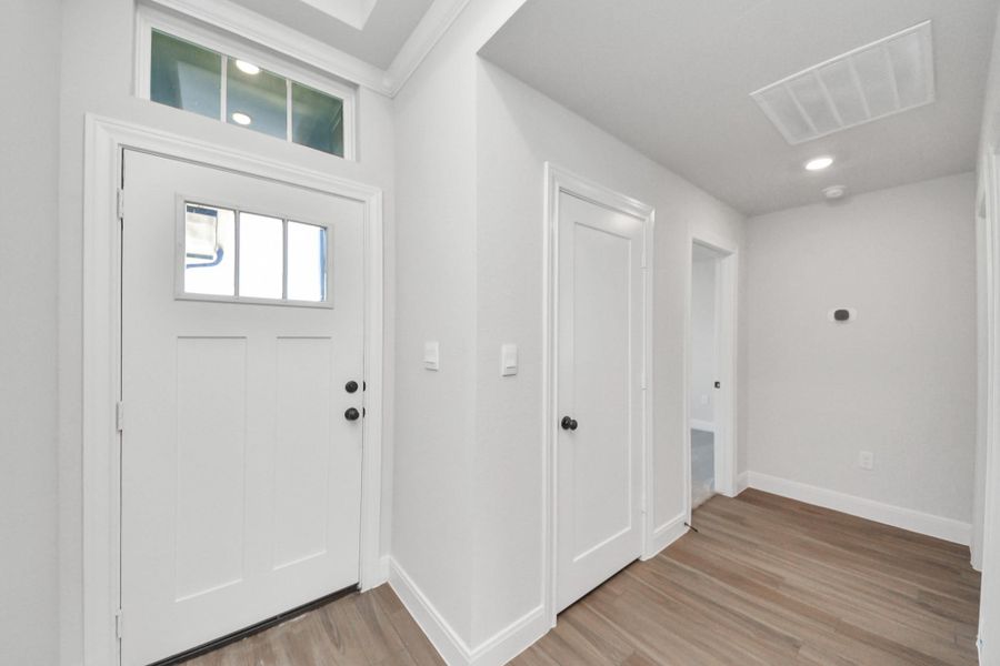 Spacious, unfurnished interior of a new home in Grand Oaks Reserve, Cleveland (Image 29). Spacious, unfurnished interior of a new home in Grand Oaks Reserve, Cleveland (Image 29).