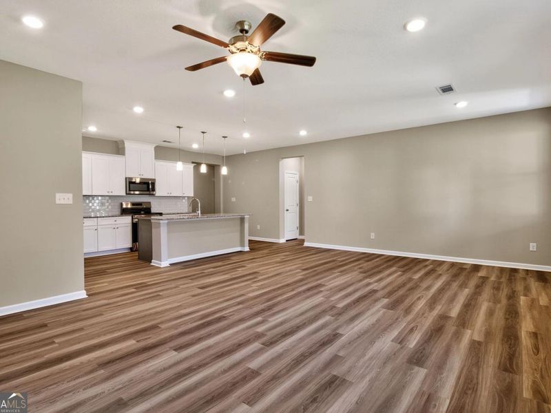 Spacious, unfurnished interior of a new home in Ivy Glen, Perry (Image 18).