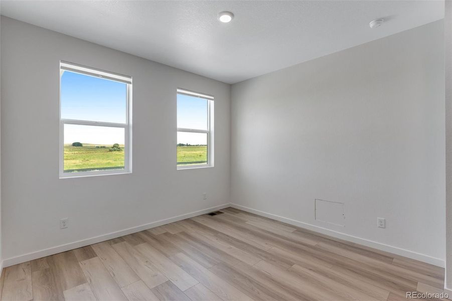 Spacious, unfurnished interior of a new home in Vista Meadows, Fort Lupton (Image 14).