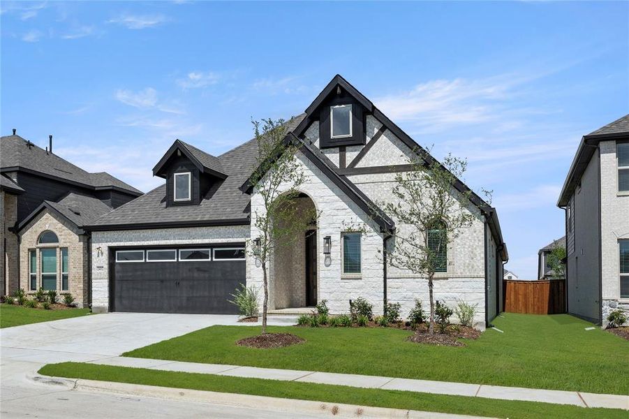 02. 2412 Belmont - Front (2) 02. 2412 Belmont - Front (2)