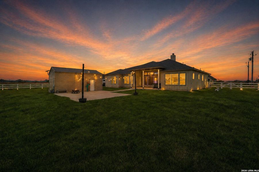 Exterior details and patio area of a home in Pradera Ridge, Floresville (Image 27).
