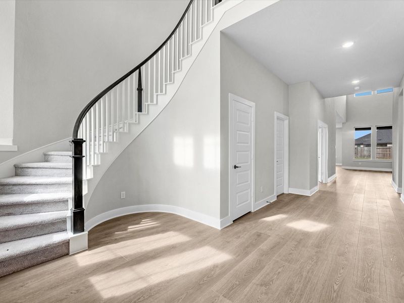 Spacious, unfurnished interior of a new home in Trillium, Richmond (Image 17).
