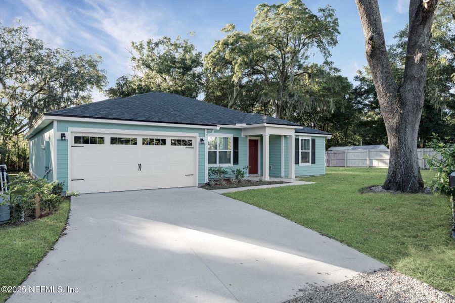 Exterior details and patio area of a home in , Jacksonville (Image 27).