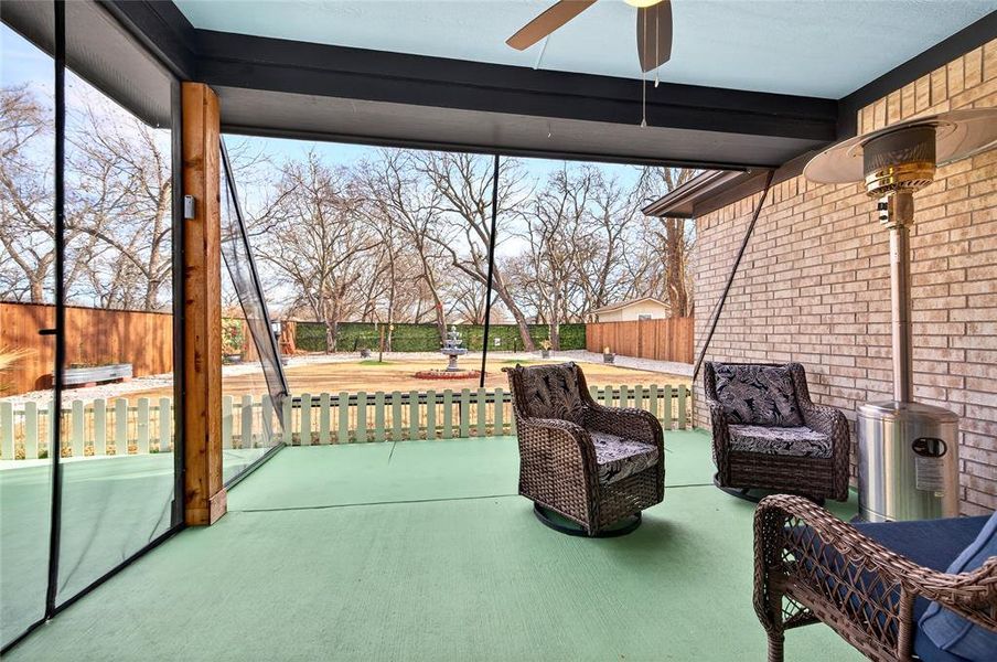 Fabulous Screened in Patio For Morning Coffee or Evening BBQ - Masquito Free