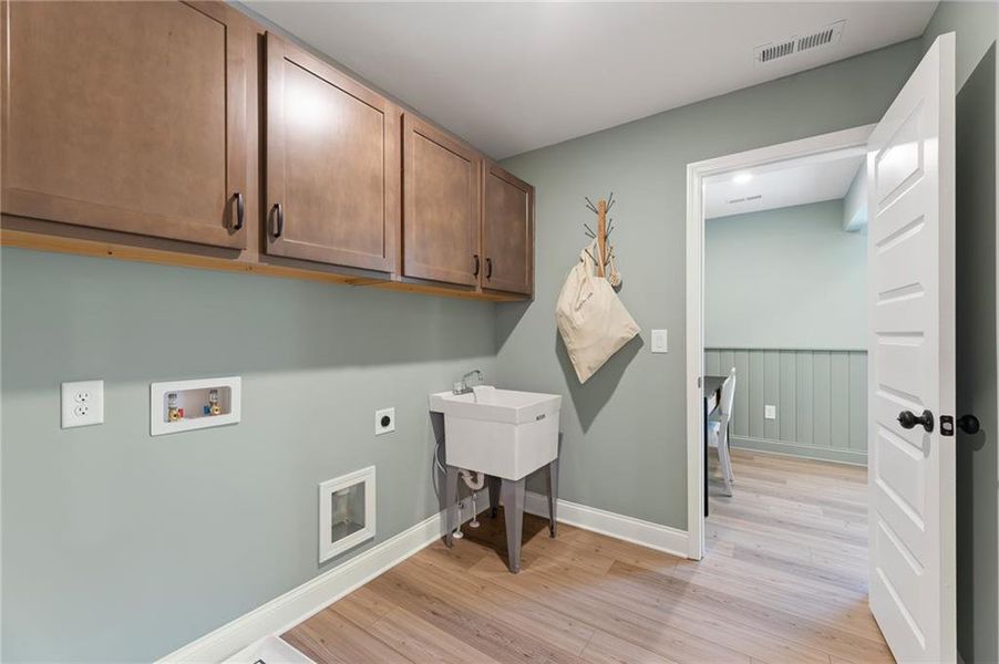 Furnished interior view inside a new home in , Dallas (Image 25).