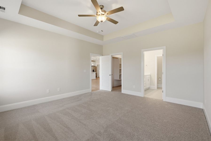 Spacious, unfurnished interior of a new home in Sidbury Landing, Wilmington (Image 28).