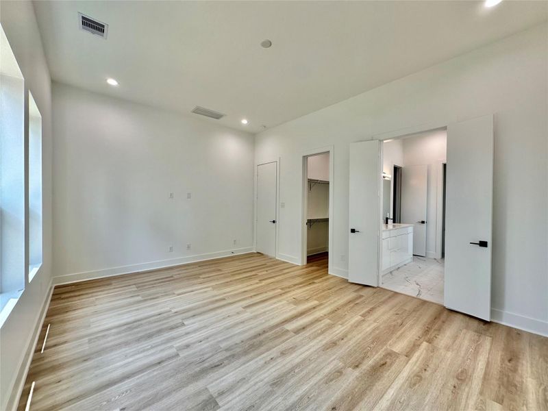 Spacious, unfurnished interior of a new home in , Missouri City (Image 18).