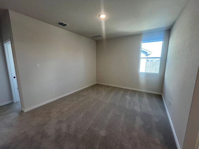 Spacious, unfurnished interior of a new home in Lariat, Liberty Hill (Image 18).