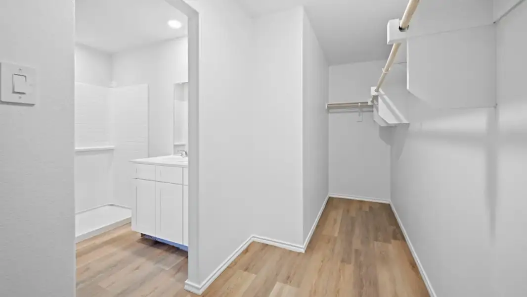 Spacious, unfurnished interior of a new home in The Canyons, Keene (Image 24).