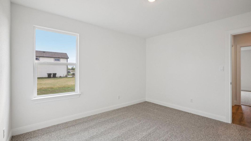Spacious, unfurnished interior of a new home in Railhead, Cedar Creek (Image 25).