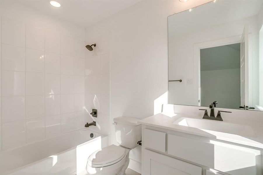 Furnished interior view inside a new home in Talon Hills, Fort Worth (Image 11).