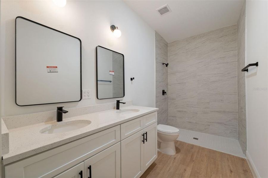Furnished interior view inside a new home in , Ocala (Image 9).