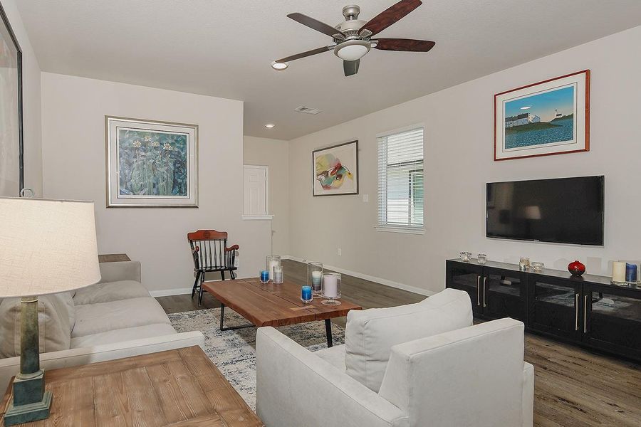 Furnished interior view inside a new home in River's Edge, Conroe (Image 16). Furnished interior view inside a new home in River's Edge, Conroe (Image 16).