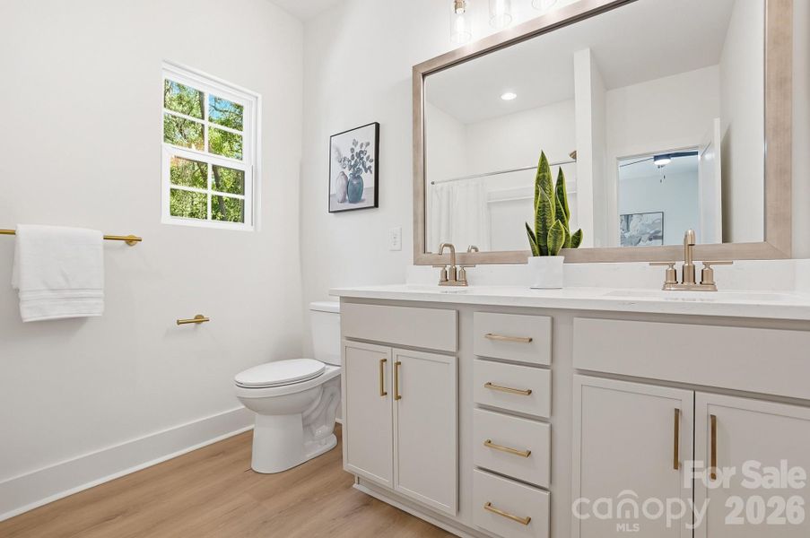 Primary Suite - Bathroom