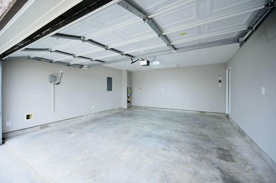 Spacious, unfurnished interior of a new home in Breckenridge Forest, Spring (Image 13).