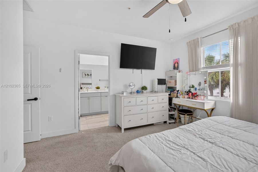 Furnished interior view inside a new home in , Pembroke Pines (Image 9).